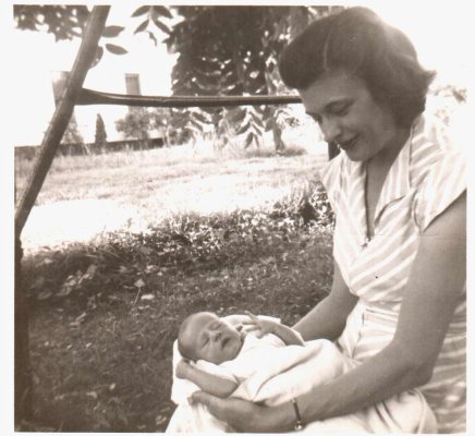 001-Baby Harry and Mom.jpg.medium.jpeg